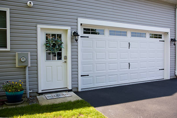24/7 Emergency Garage Door Panel Replacement experts in Winkler County County, TX